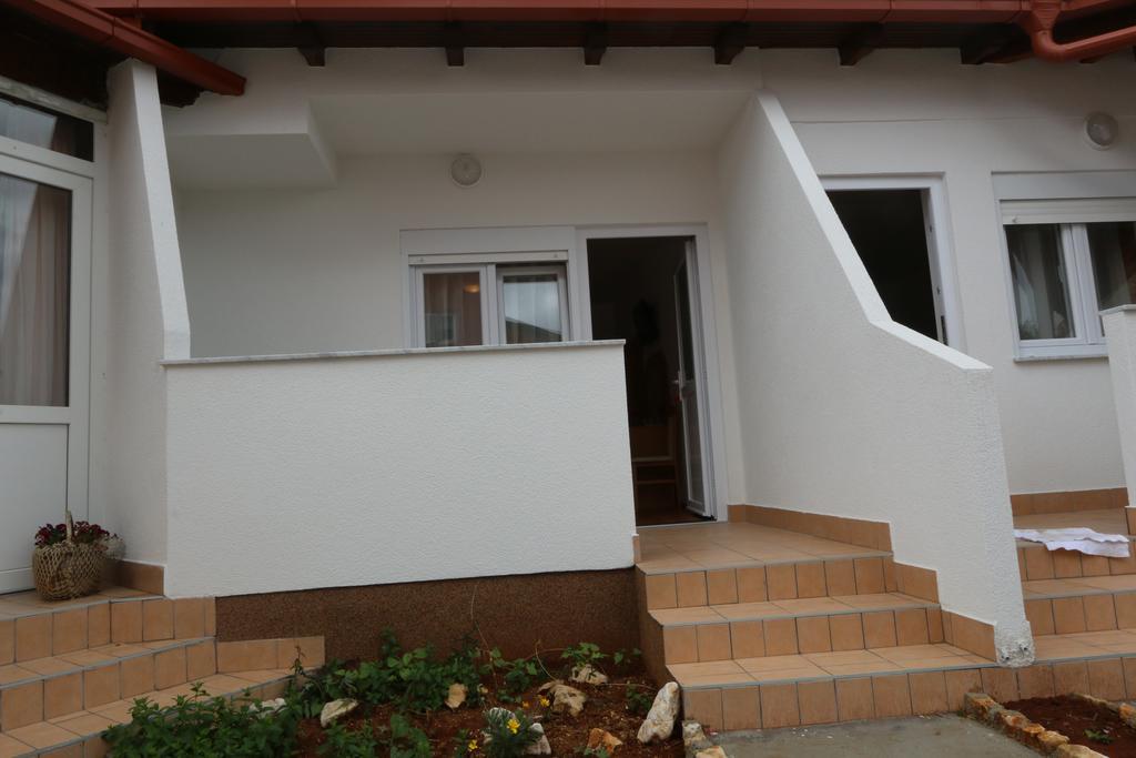 Pansion Comfort Sidro Novalja Ruang foto